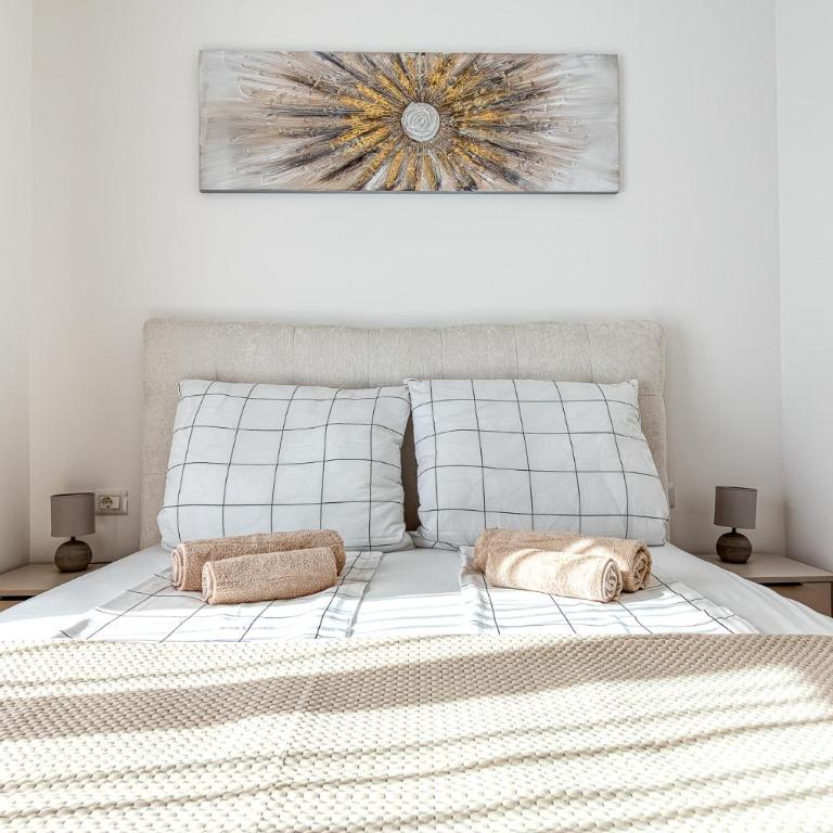 Seaside Cozy Apartment in Becici - One-Bedroom Apartment - 9