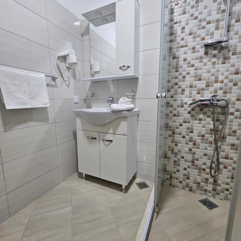 Casa ROBI - Apartments - Comfort Quadruple Room - 1