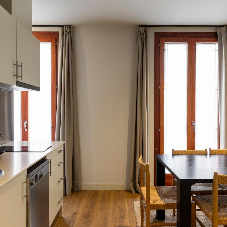 Uma Suites Barceloneta Beach - Two-Bedroom Apartment - 11