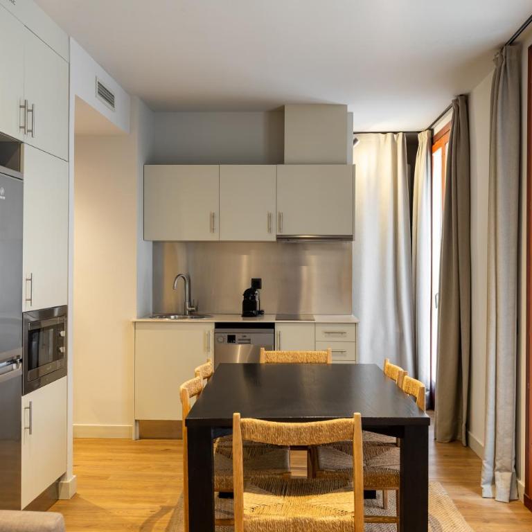 Uma Suites Barceloneta Beach - Two-Bedroom Apartment - 3