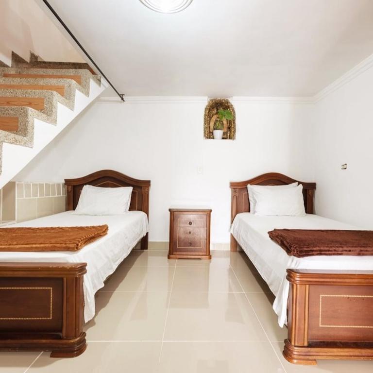 Spacious House with Garden & View over Medellin - Apartment - 31