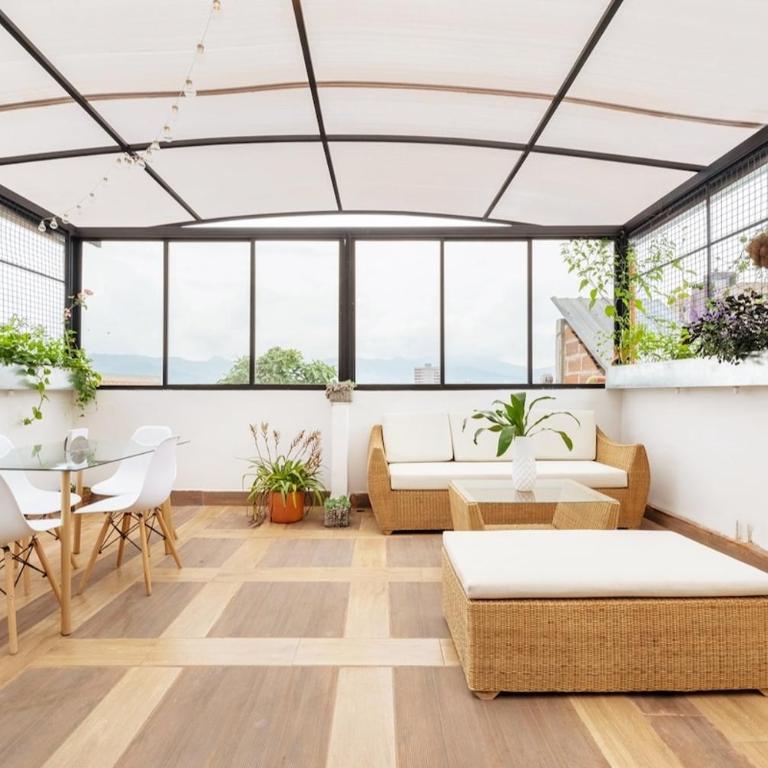 Spacious House with Garden & View over Medellin - Apartment - 23