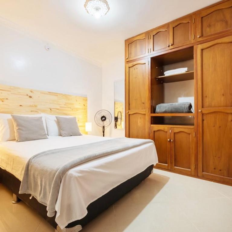 Spacious House with Garden & View over Medellin - Apartment - 20