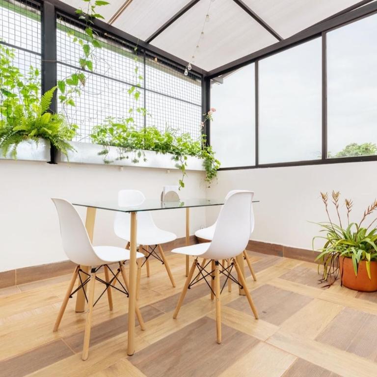 Spacious House with Garden & View over Medellin - Apartment - 25