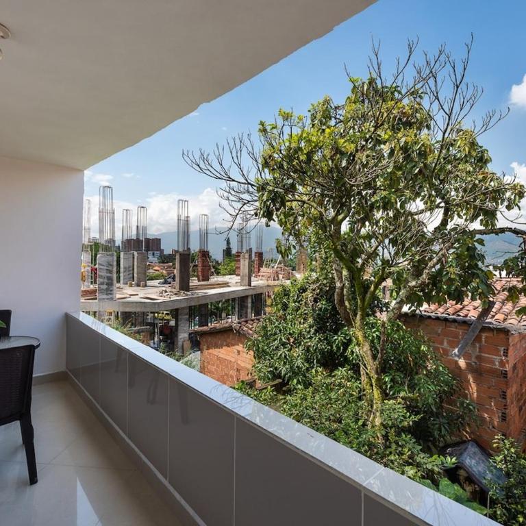 Spacious House with Garden & View over Medellin - Apartment - 38
