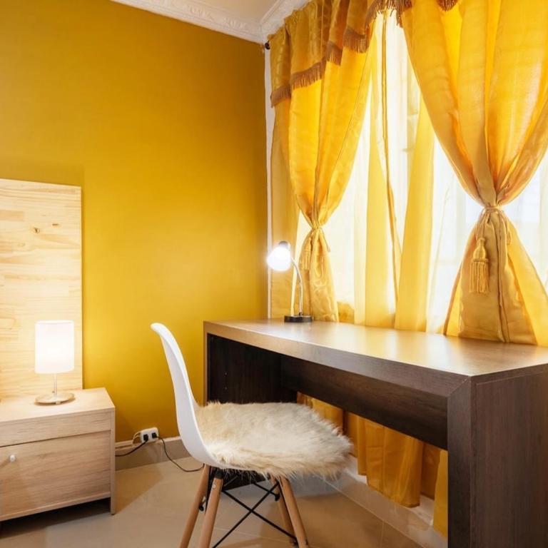 Spacious House with Garden & View over Medellin - Apartment - 12