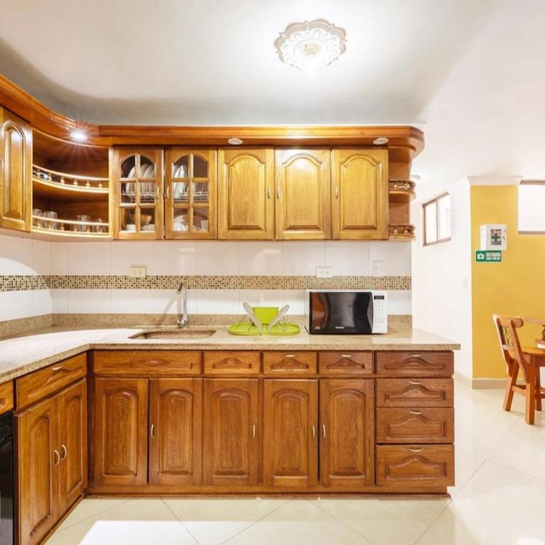 Spacious House with Garden & View over Medellin - Apartment - 14