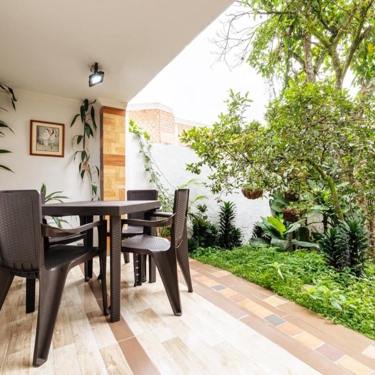 Spacious House with Garden & View over Medellin - Apartment - 9