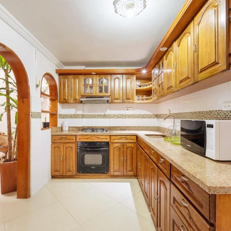 Spacious House with Garden & View over Medellin - Apartment - 13