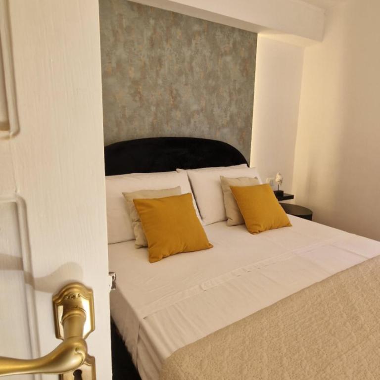 Villa Domus Dea Mondello - Doppelzimmer mit Poolblick - 10