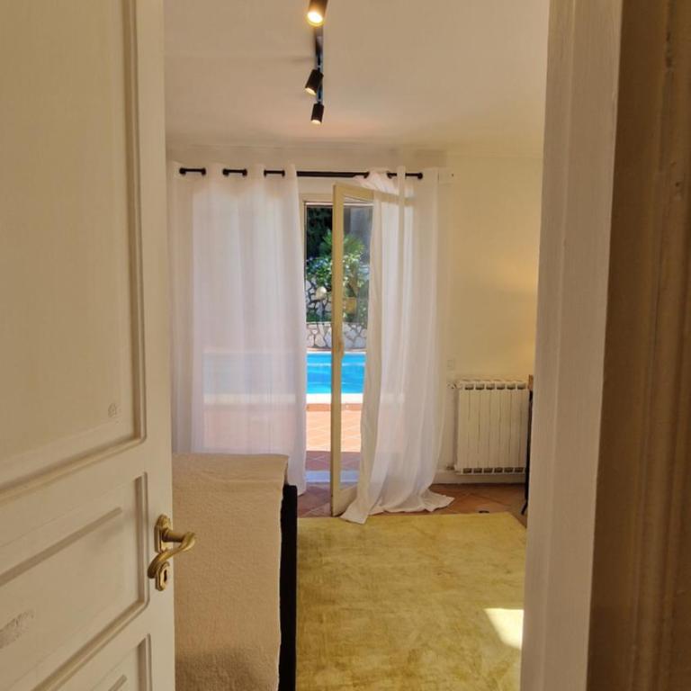 Villa Domus Dea Mondello - Doppelzimmer mit Poolblick - 12
