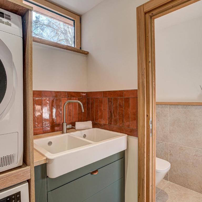 Chalet Diard, Detached Chalet, Alpes Agency, Sleeps 6 to 8 - Chalet - 38