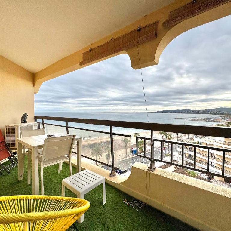 Appartement vue mer et front de mer avec terrasse - One-Bedroom Apartment - 5