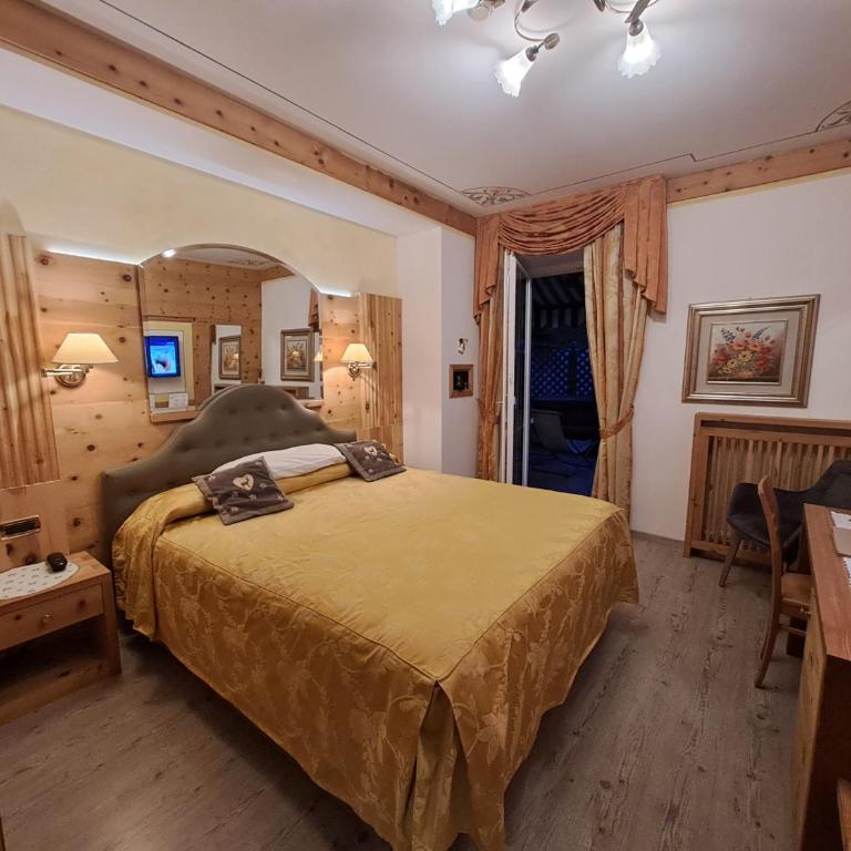 Alexander Hotel Alpine Wellness Dolomites - Doppelzimmer mit Whirlpool-Badewanne - 3