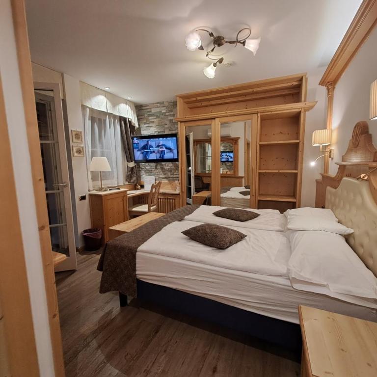 Alexander Hotel Alpine Wellness Dolomites - Doppelzimmer mit Whirlpool-Badewanne - 4