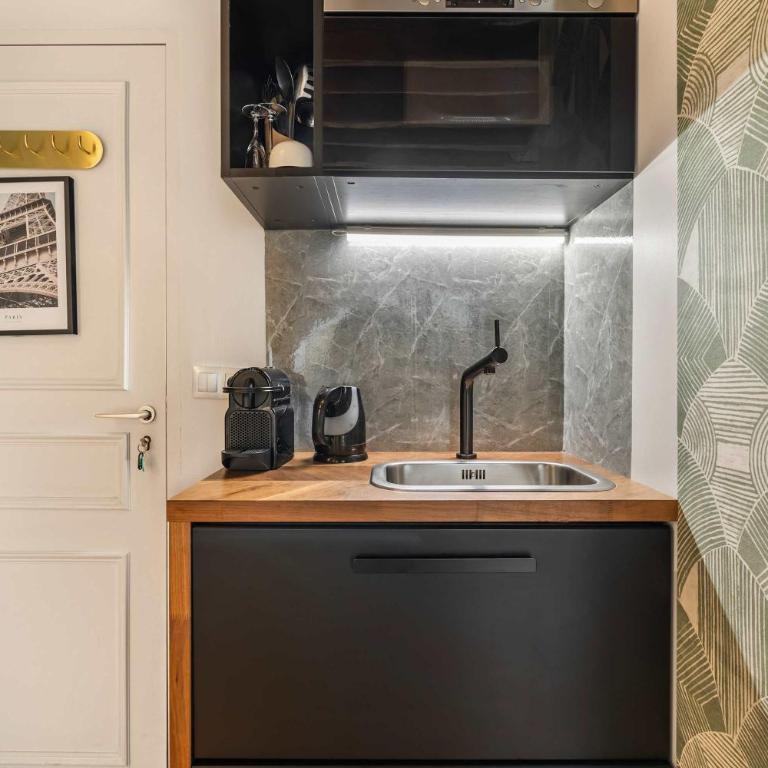 Historical apartment in the heart of Paris -7 - Studio - 11