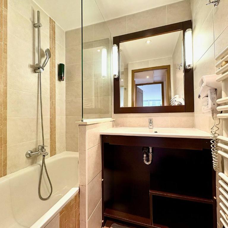 Lumineux F2 avec terrasse & piscine, Fréjus-Port - Appartamento con 1 Camera da Letto - 11
