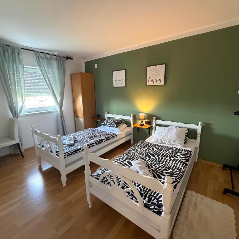 Sobe kod bolnice Paprikovac - Dvokrevetna Soba sa Bračnim Krevetom - 3