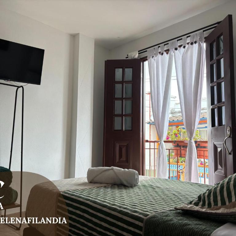 HC Helena - Habitación Triple con balcón - 7