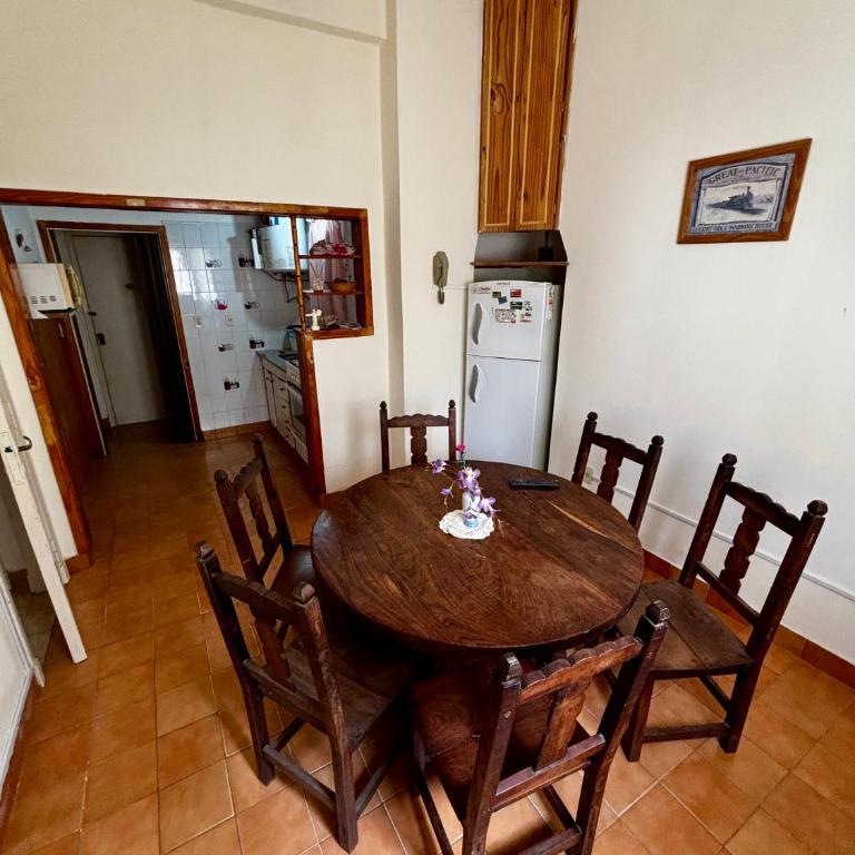 Departamento en peatonal y el mar - Two-Bedroom Apartment - 13