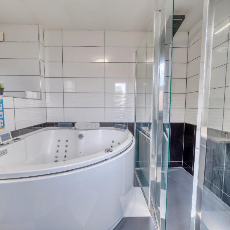 Suite & Spa - Jacuzzi - Sauna - Appartement avec Sauna - 12