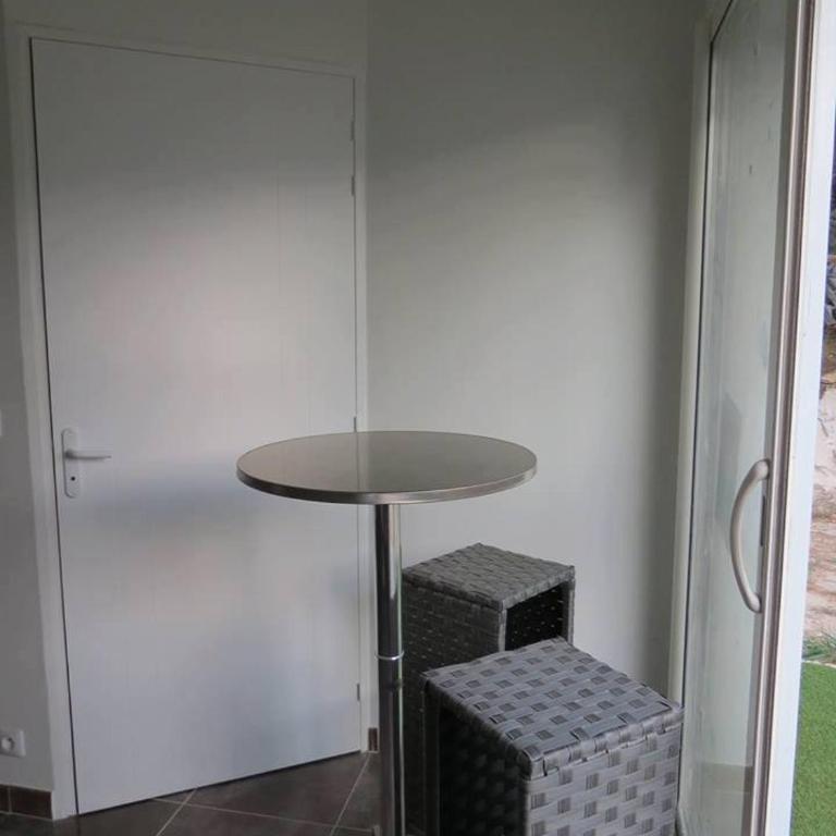 Studio Églantine - Chambre Double ou Lits Jumeaux avec Terrasse - 2