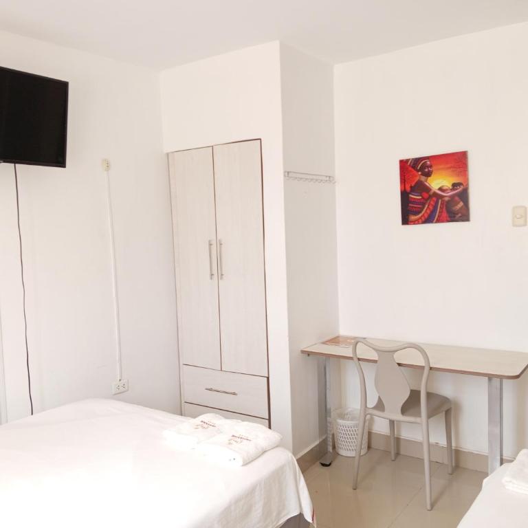 Hospedaje El Emperador Talara - Habitación Doble Estándar con ventilador - 4