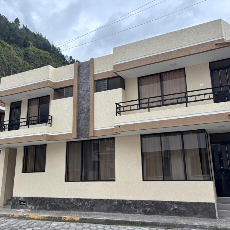 Jacquelins house - Four-Bedroom House - 1