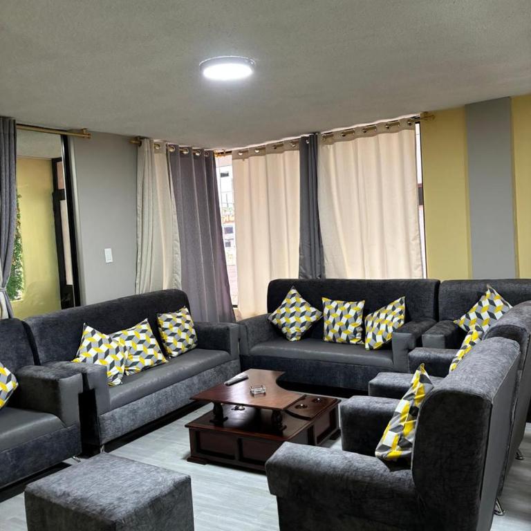 Jacquelins house - Four-Bedroom House - 4