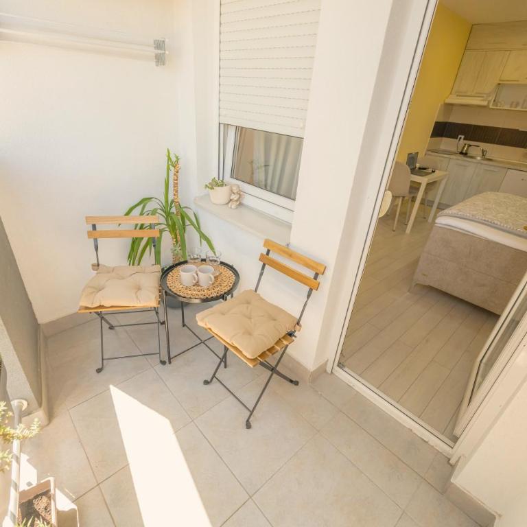 Amber Apartman - Studio Apartment with King Bed - 3