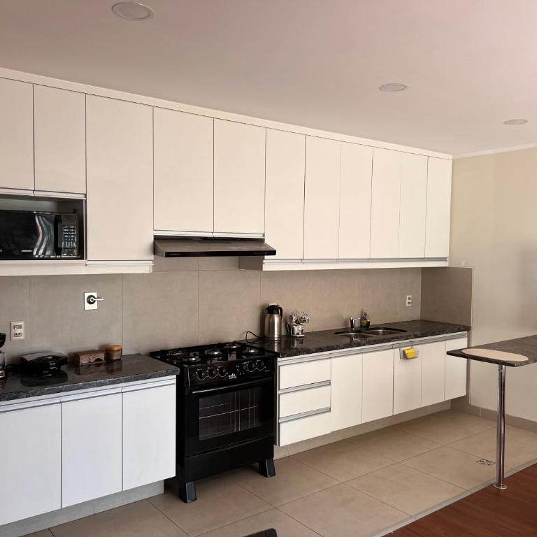 Departamento cómodo cerca al centro de la ciudad - Apartamento de 3 dormitorios - 10