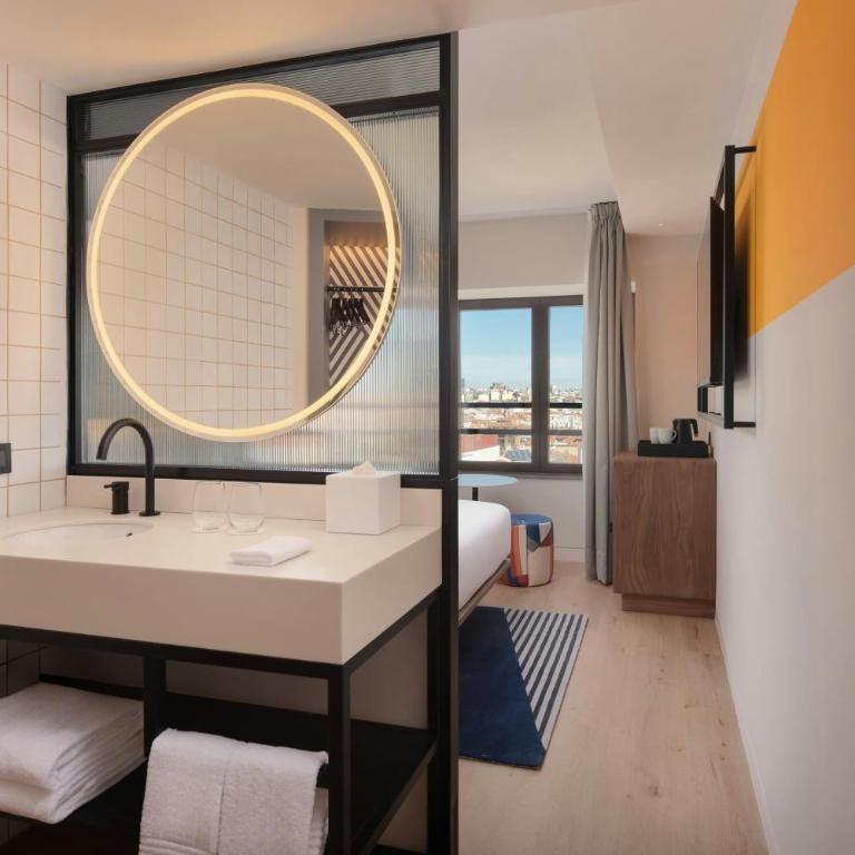 Aloft by Marriott Madrid Gran Via - Habitación Aloft con cama grande y vistas a la Gran Vía - 6