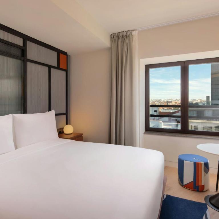 Aloft by Marriott Madrid Gran Via - Habitación Aloft con cama extragrande y vistas a la Gran Vía - 2
