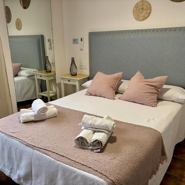 Casa Rosa By Solymar Properties - Two-Bedroom House - 24