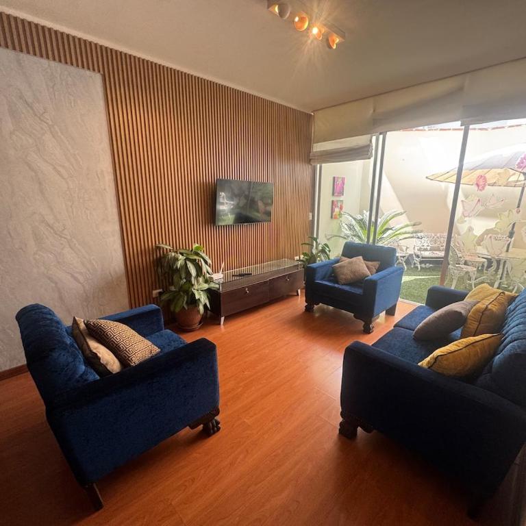 Comfortable apartment in downtown area - 3 bedrooms - Three-Bedroom Apartment - 6
