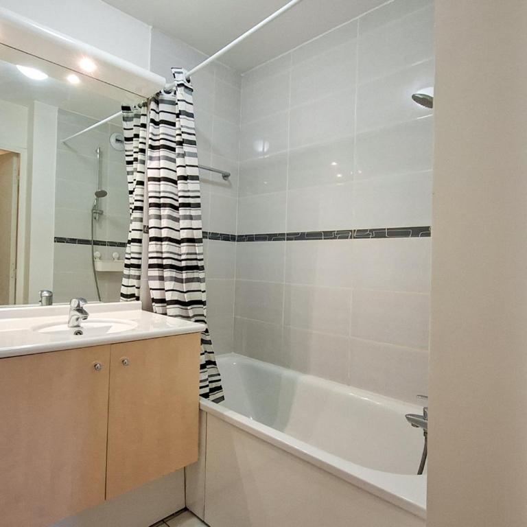 Appartement spacieux avec balcon, animaux admis, centre station et parking en option - Appartement 2 Chambres - 17