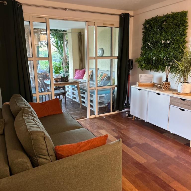 Appartement classé 4 étoiles Le Jardin sur la Mer avec PISCINES - Appartement Ressourçant végétation méditerranéenne, - Appartement 1 Chambre - Vue sur Mer - 3