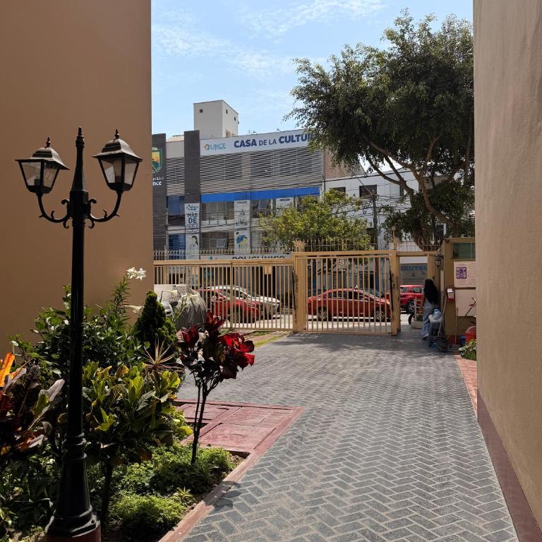 Departamento 2 hab en Lince, wifi 400 Mb y Netflix - Two-Bedroom Apartment - 12
