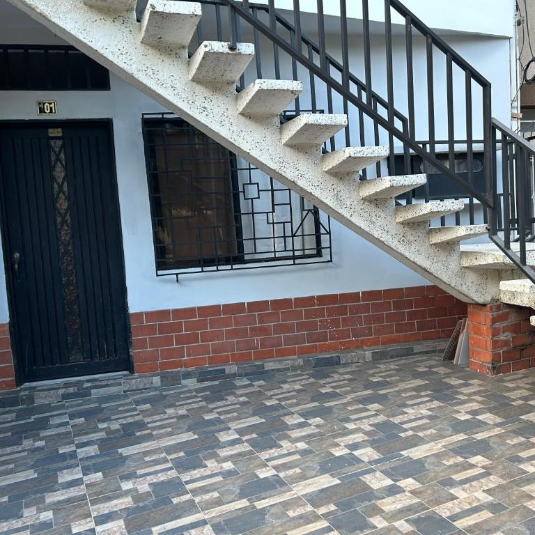 Apartamento 101 céntrico amplio y seguro - Three-Bedroom Apartment - 1