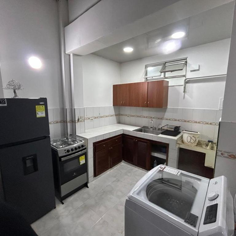 Apartamento 101 céntrico amplio y seguro - Three-Bedroom Apartment - 6