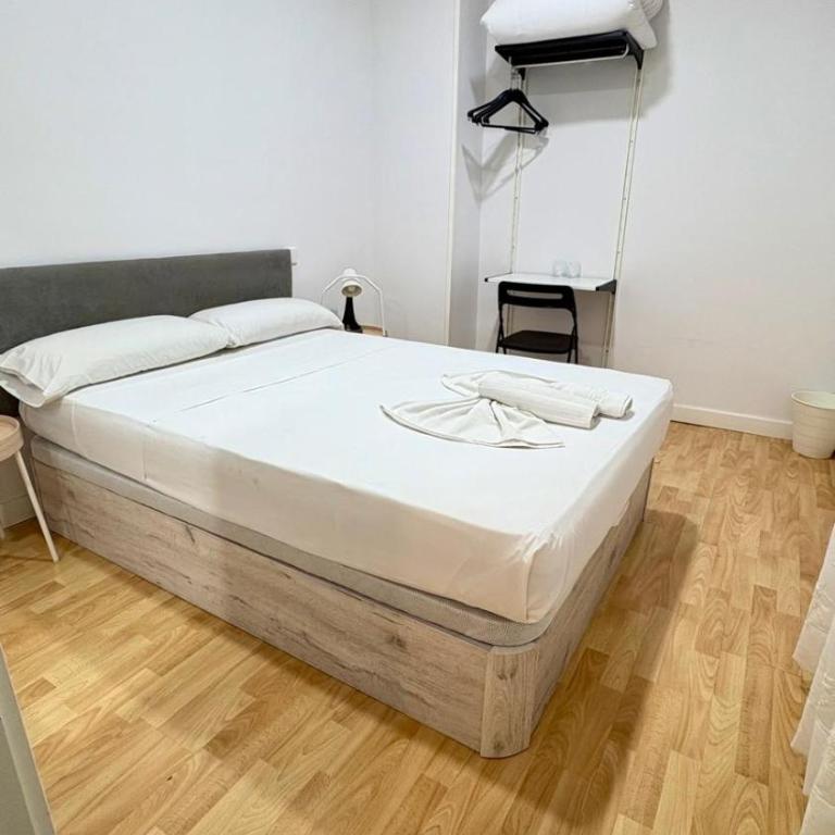 Good Stay Rooms - Standard Double Room with Shared Bathroom - 4