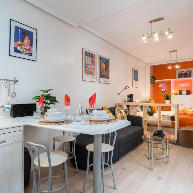 Chic Madrid Studio - Art and Soul in the Prado - Studio Apartment - 21