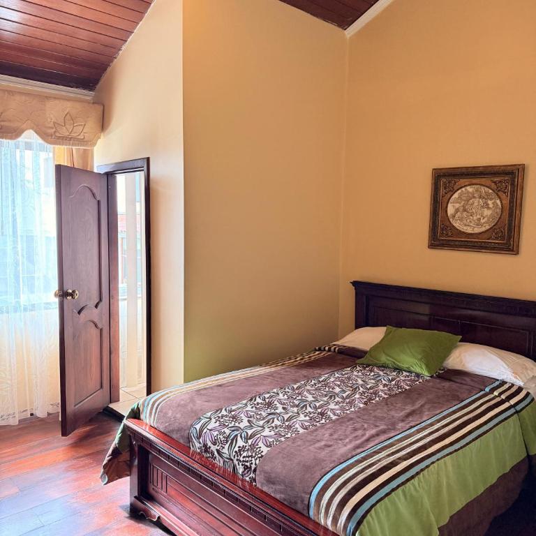 House Loft Loja - Double Room with Park View - 3