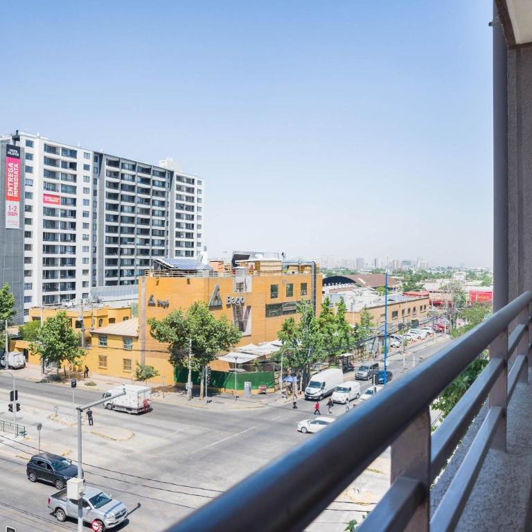 Chic 2BR Oasis Retreat in Vibrant Nunoa - Apartment - 6