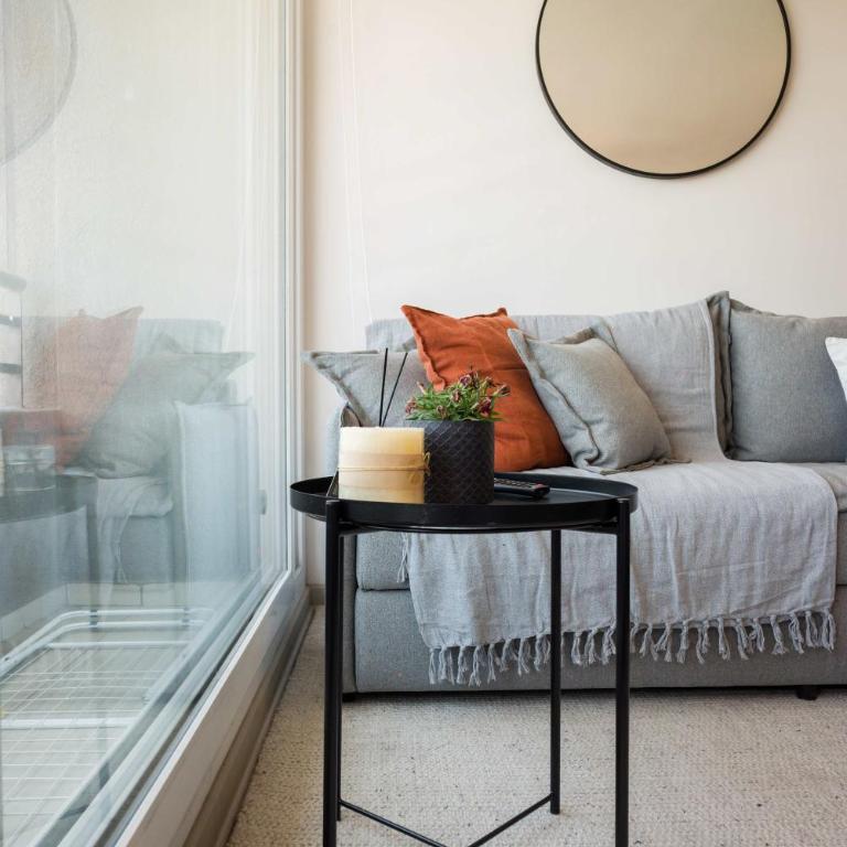 Chic 2BR Oasis Retreat in Vibrant Nunoa - Apartment - 19
