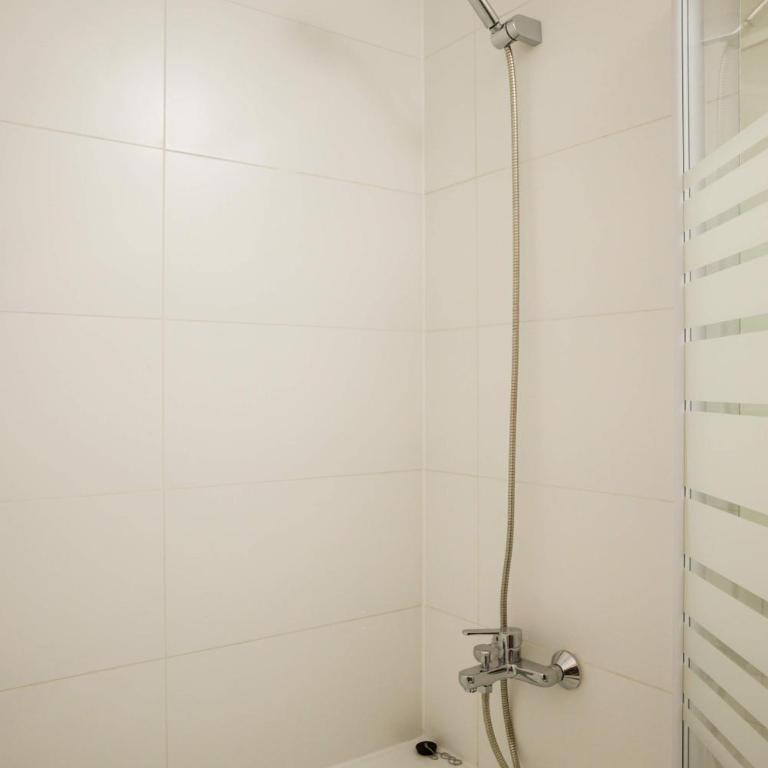 Chic 2BR Oasis Retreat in Vibrant Nunoa - Apartment - 25
