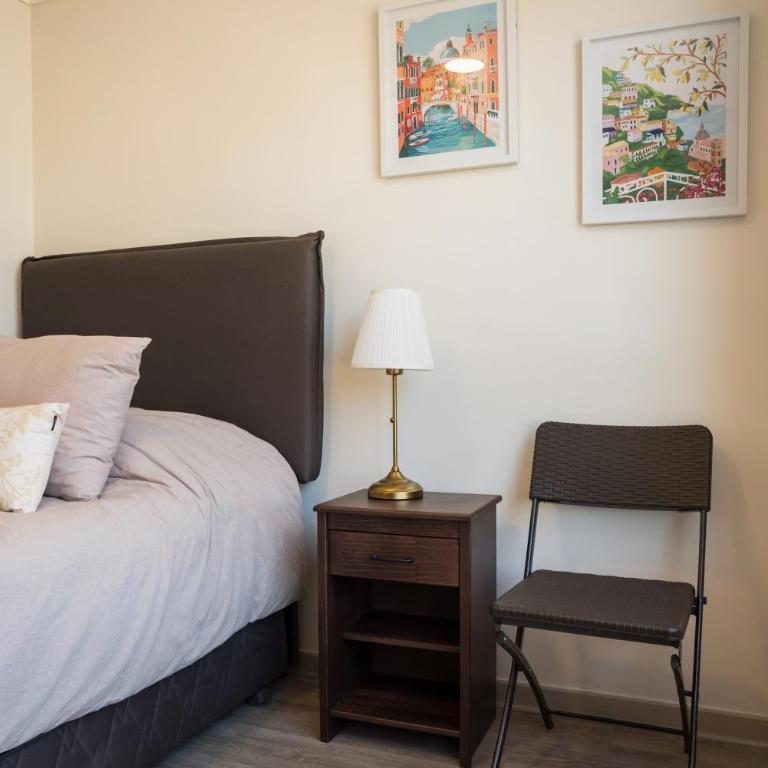 Chic 2BR Oasis Retreat in Vibrant Nunoa - Apartment - 10