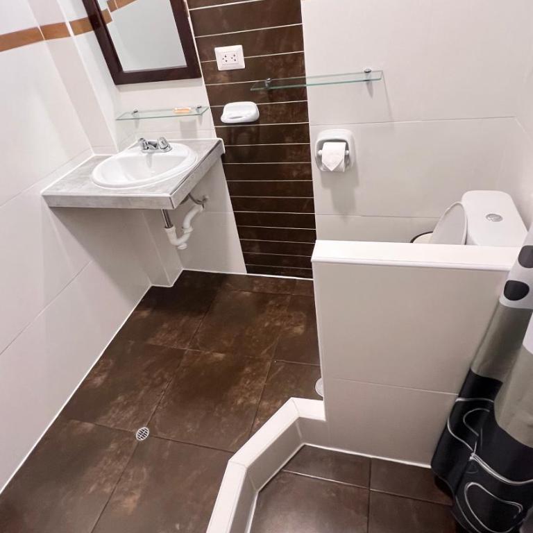 Hospedaje Turístico - Kantu Inn - Habitación Doble con baño privado - 5