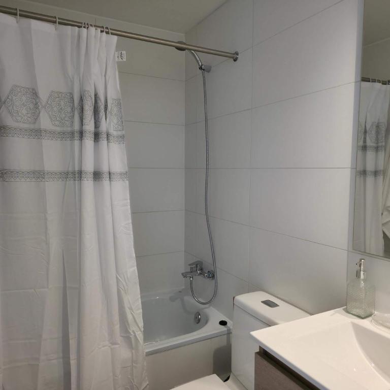 Charming 1BR Retreat in Nunoa for Three - Apartment - 20