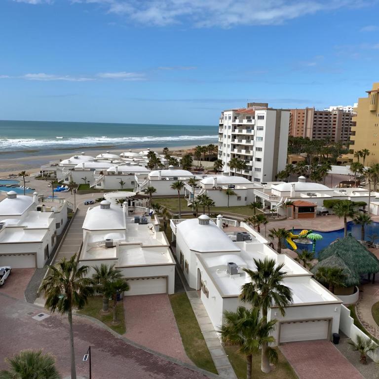 Las Palmas Resort - Two-Bedroom Apartment with Ocean View - 3